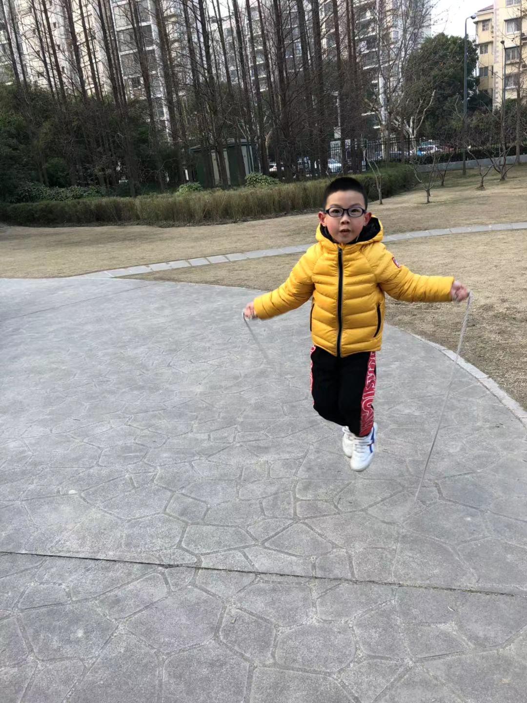 华晴天.jpg